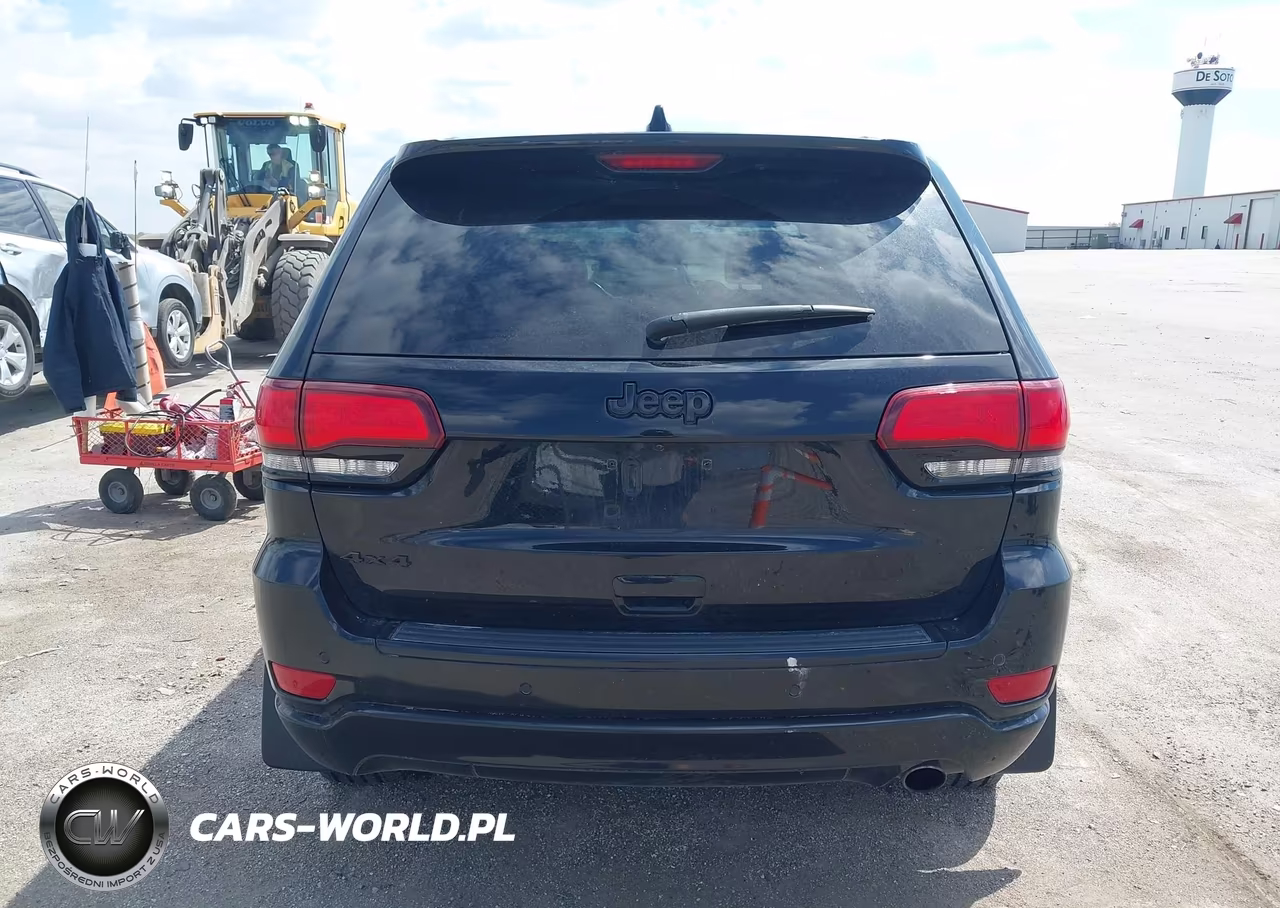 2018 Jeep Grand Cherokee Altitude 4X4 VIN:1C4RJFAG7JC203079 - 16