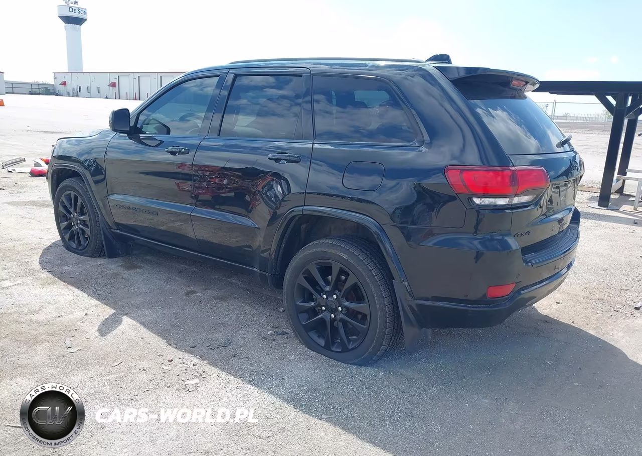 2018 Jeep Grand Cherokee Altitude 4X4 VIN:1C4RJFAG7JC203079 - 3