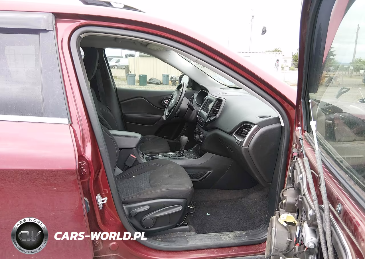 2019 Jeep Cherokee Latitude 4X4 VIN:1C4PJMCB6KD232002 - 5