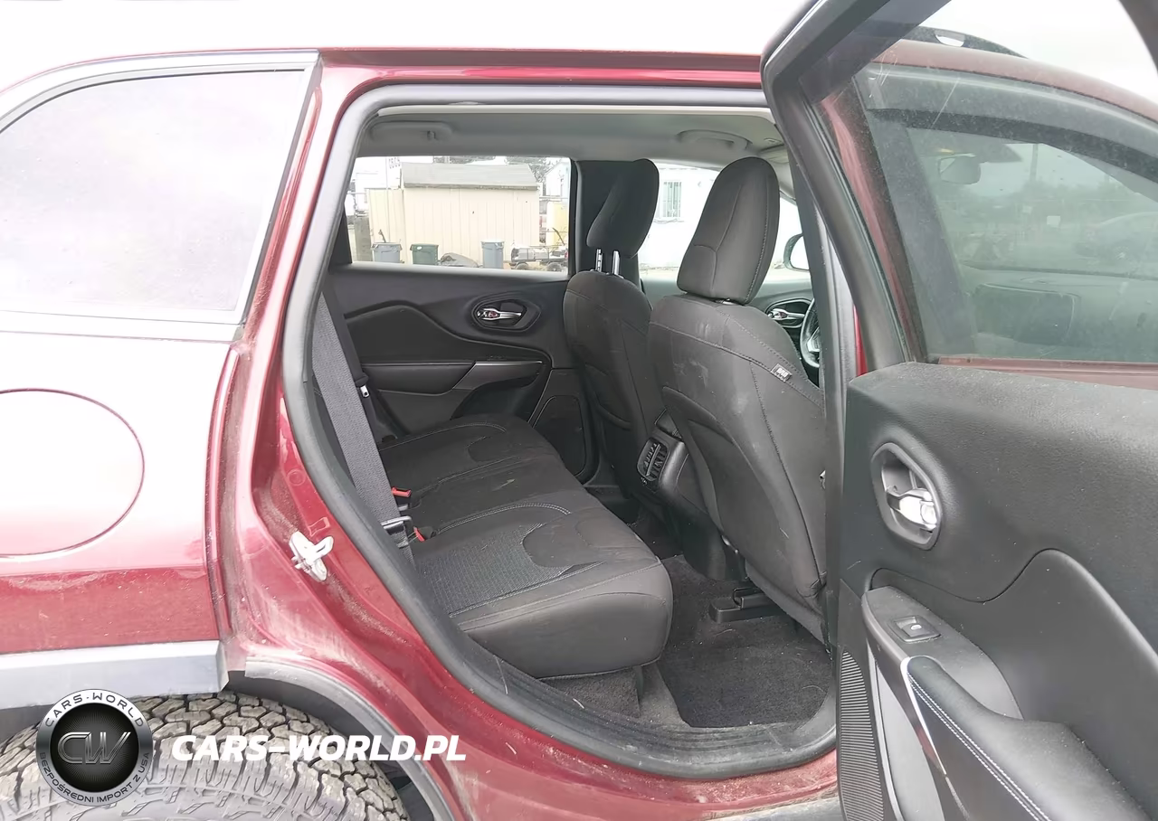 2019 Jeep Cherokee Latitude 4X4 VIN:1C4PJMCB6KD232002 - 8