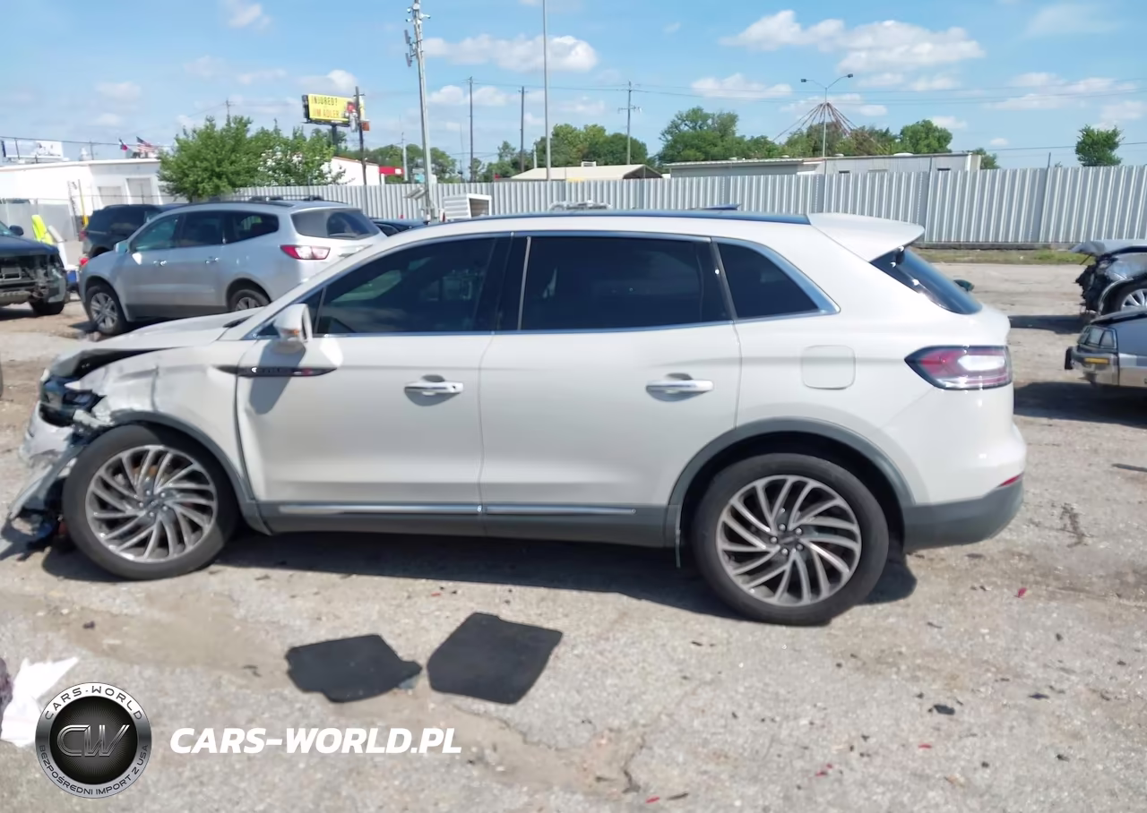 2019 Lincoln Nautilus Reserve VIN:2LMPJ8L9XKBL39872 - 14
