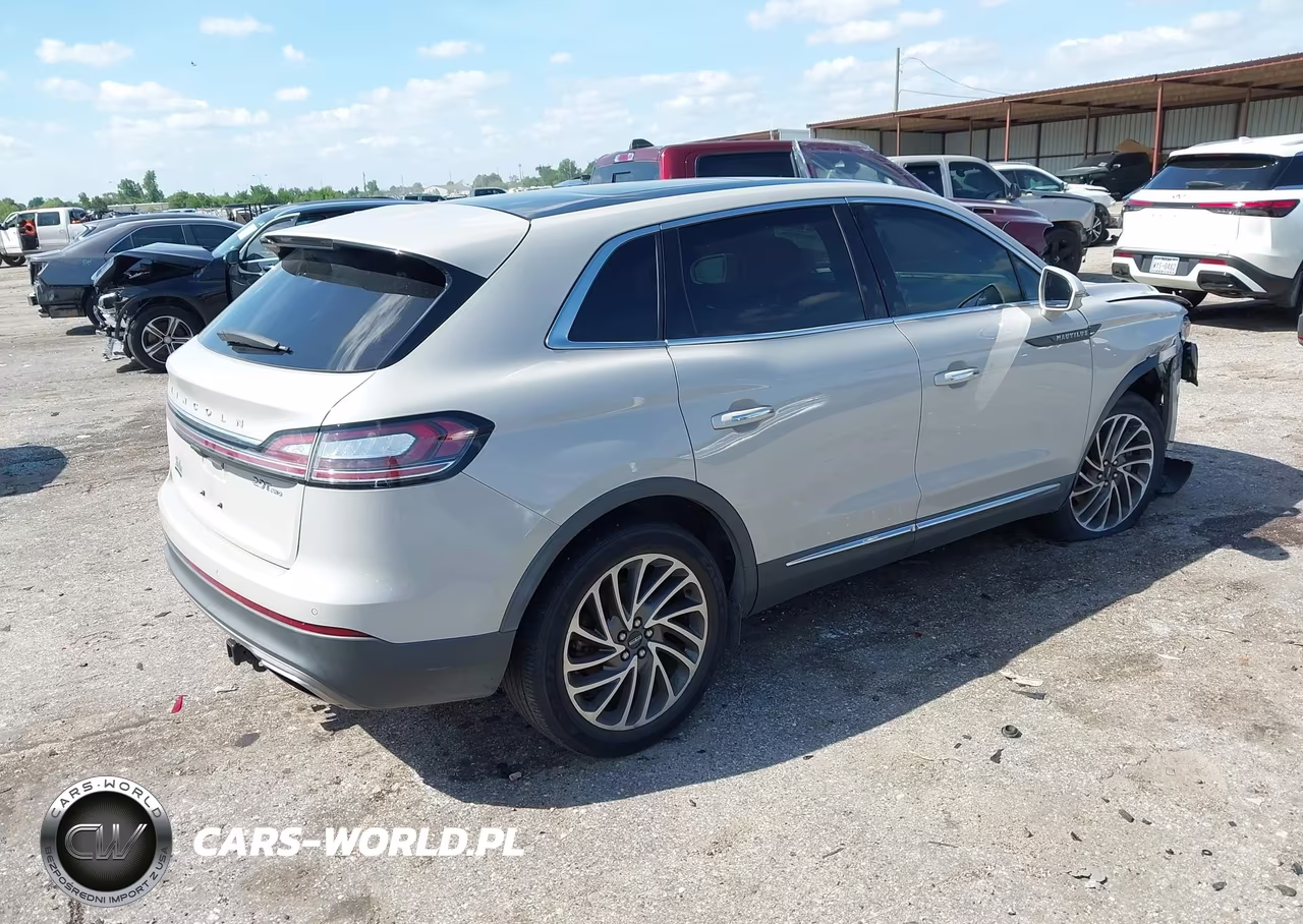 2019 Lincoln Nautilus Reserve VIN:2LMPJ8L9XKBL39872 - 4