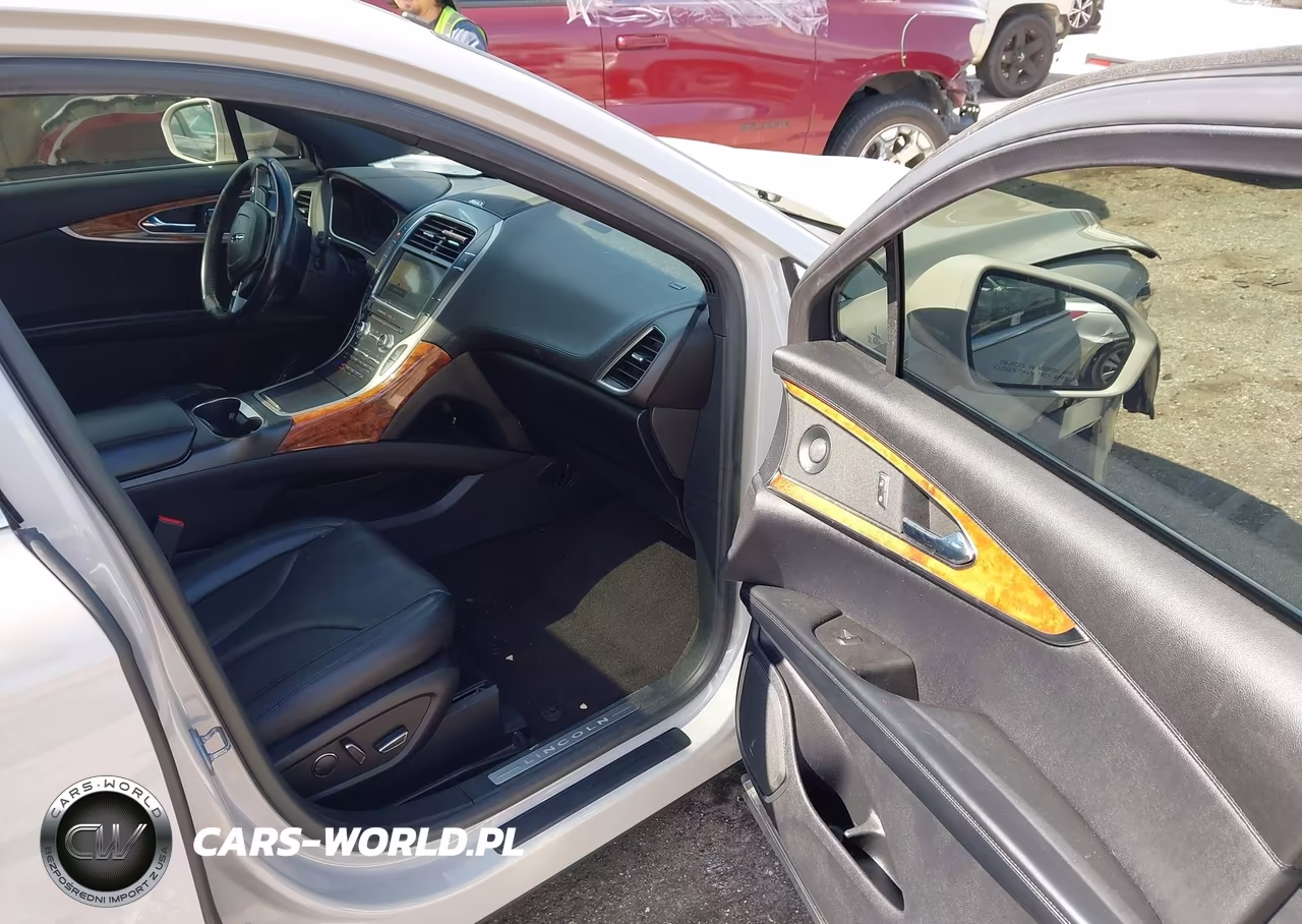 2019 Lincoln Nautilus Reserve VIN:2LMPJ8L9XKBL39872 - 5