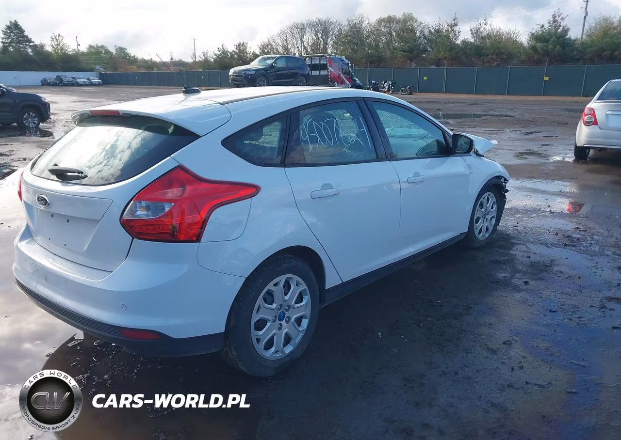 2013 Ford Focus Se VIN:1FADP3K21DL114208 - 4