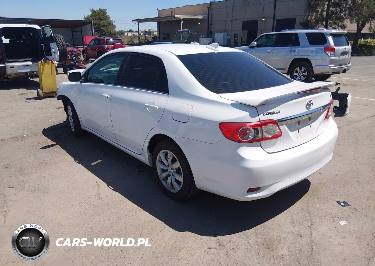 2013 Toyota Corolla Le VIN:5YFBU4EE9DP209046 - 3