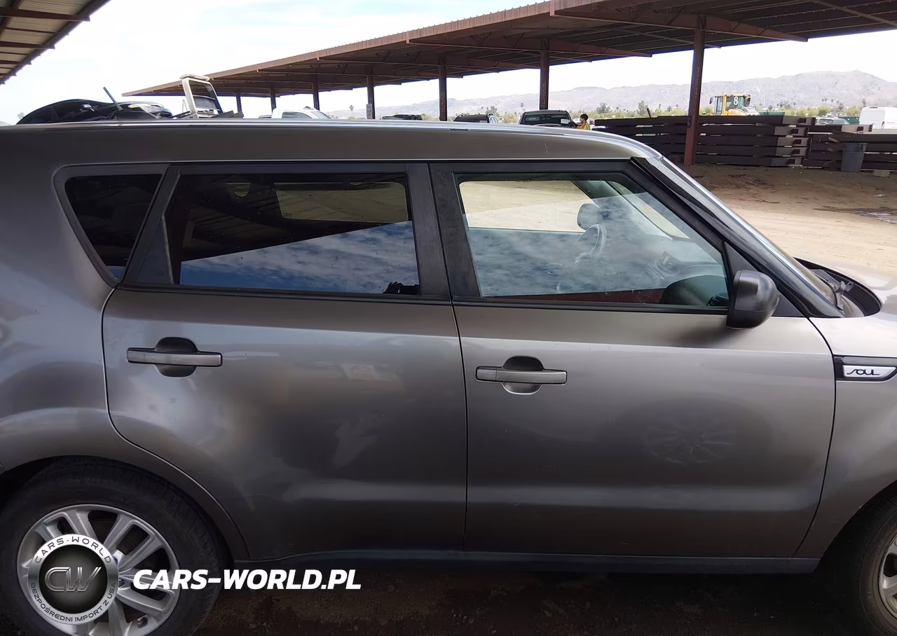 2018 Kia Soul + VIN:KNDJP3A53J7554752 - 13