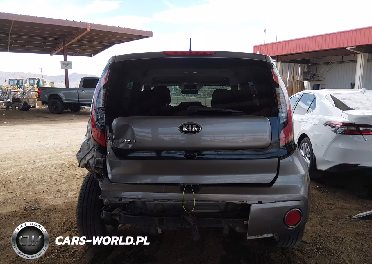 2018 Kia Soul + VIN:KNDJP3A53J7554752 - 16