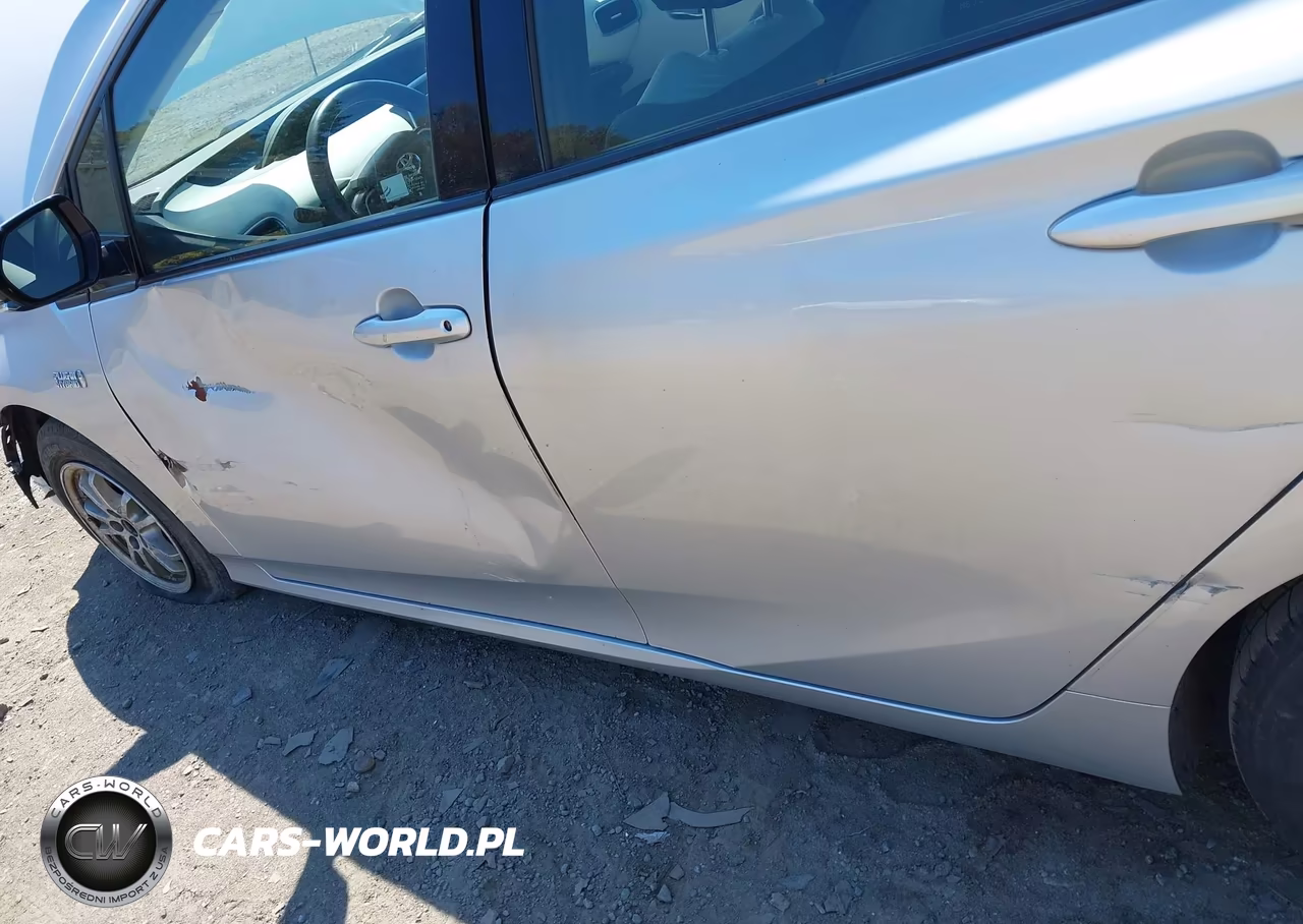 2017 Toyota Prius Prime Plus VIN:JTDKARFP9H3042756 - 6