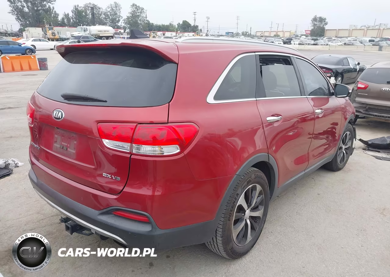 2018 Kia Sorento 3.3L Ex VIN:5XYPH4A50JG349101 - 4