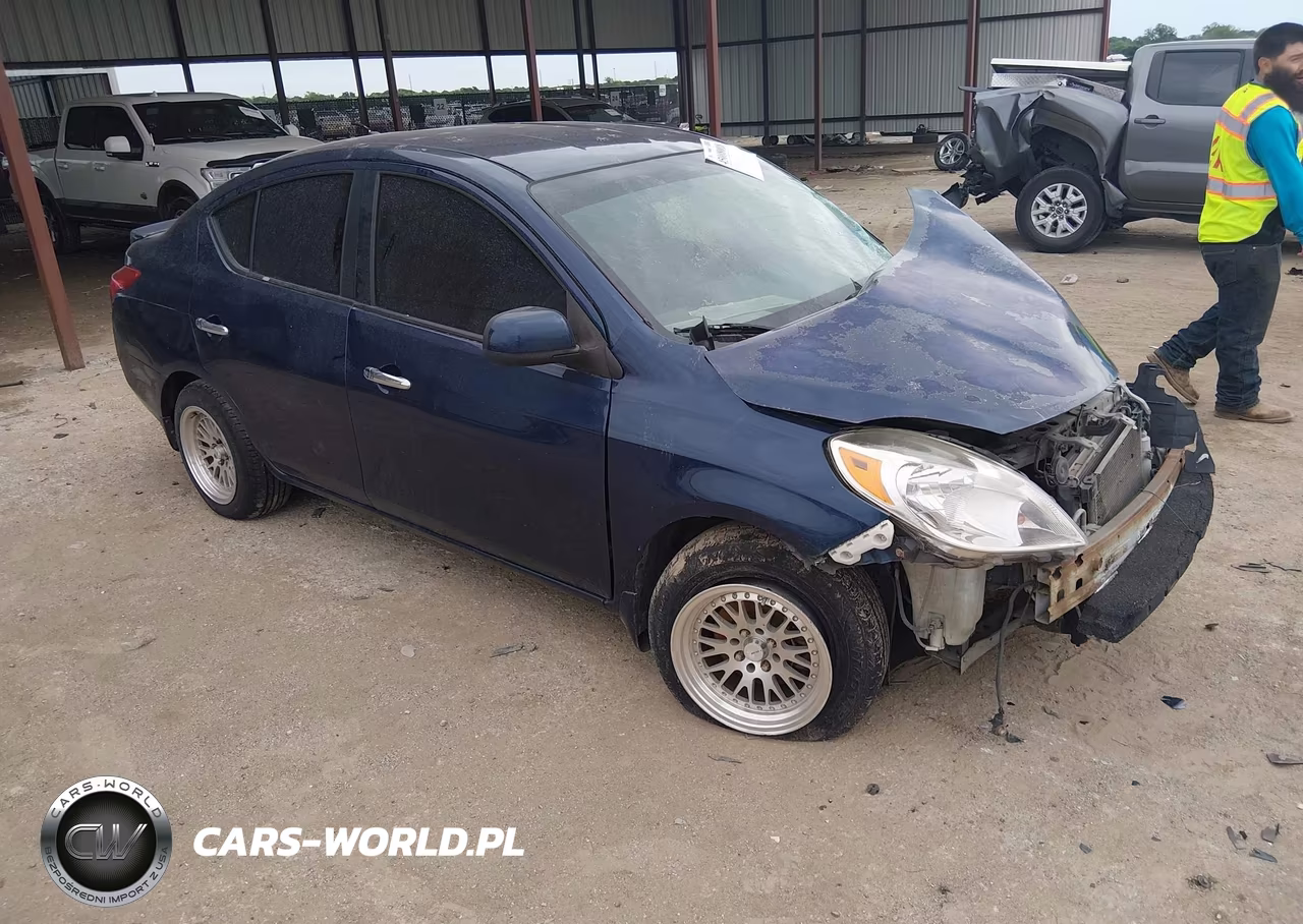 2013 Nissan Versa 1.6 Sv
