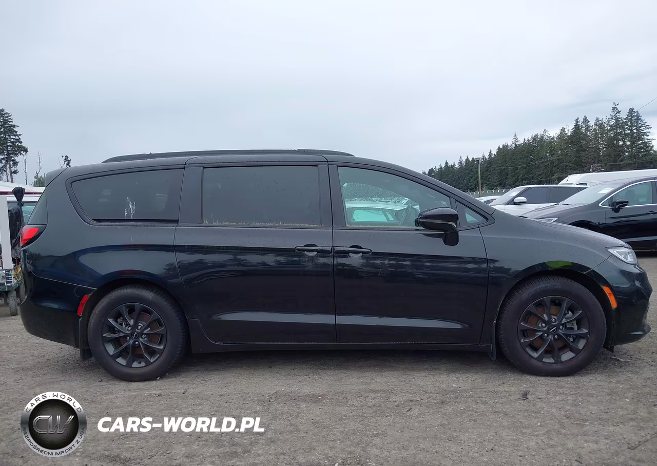 2021 Chrysler Pacifica Touring VIN:2C4RC1FG9MR529127 - 13
