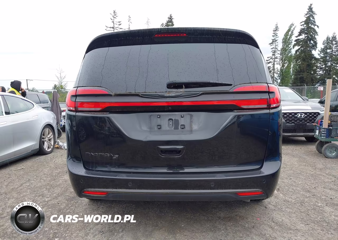 2021 Chrysler Pacifica Touring VIN:2C4RC1FG9MR529127 - 16