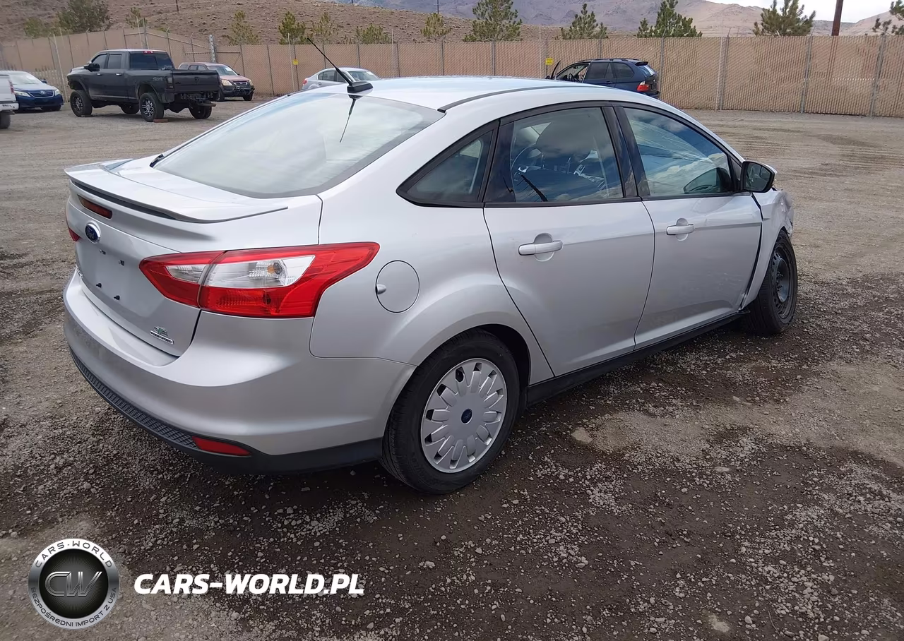 2014 Ford Focus Se VIN:1FADP3F28EL306141 - 4