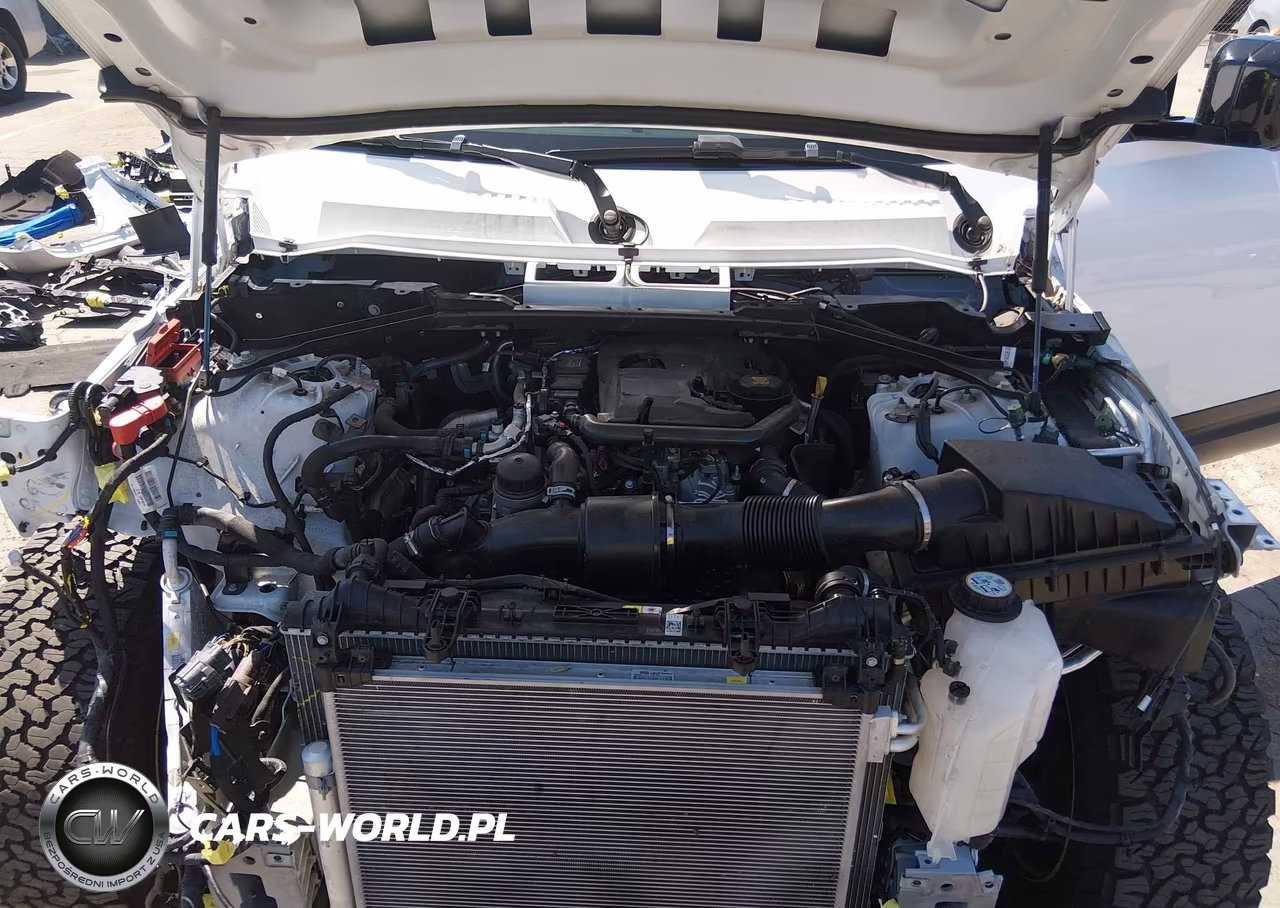2024 Land Rover Defender 110 P300 VIN:SALEJ7EX5R2342359 - 10