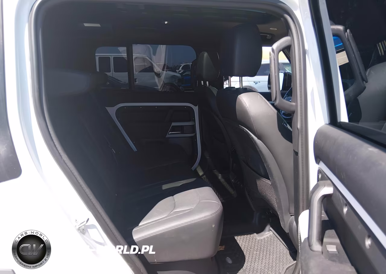 2024 Land Rover Defender 110 P300 VIN:SALEJ7EX5R2342359 - 8