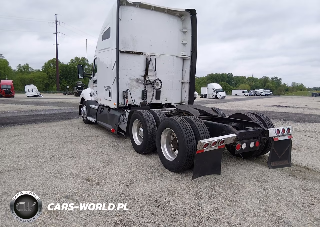 2017 Kenworth T680 VIN:1XKYDP9X7HJ126866 - 3