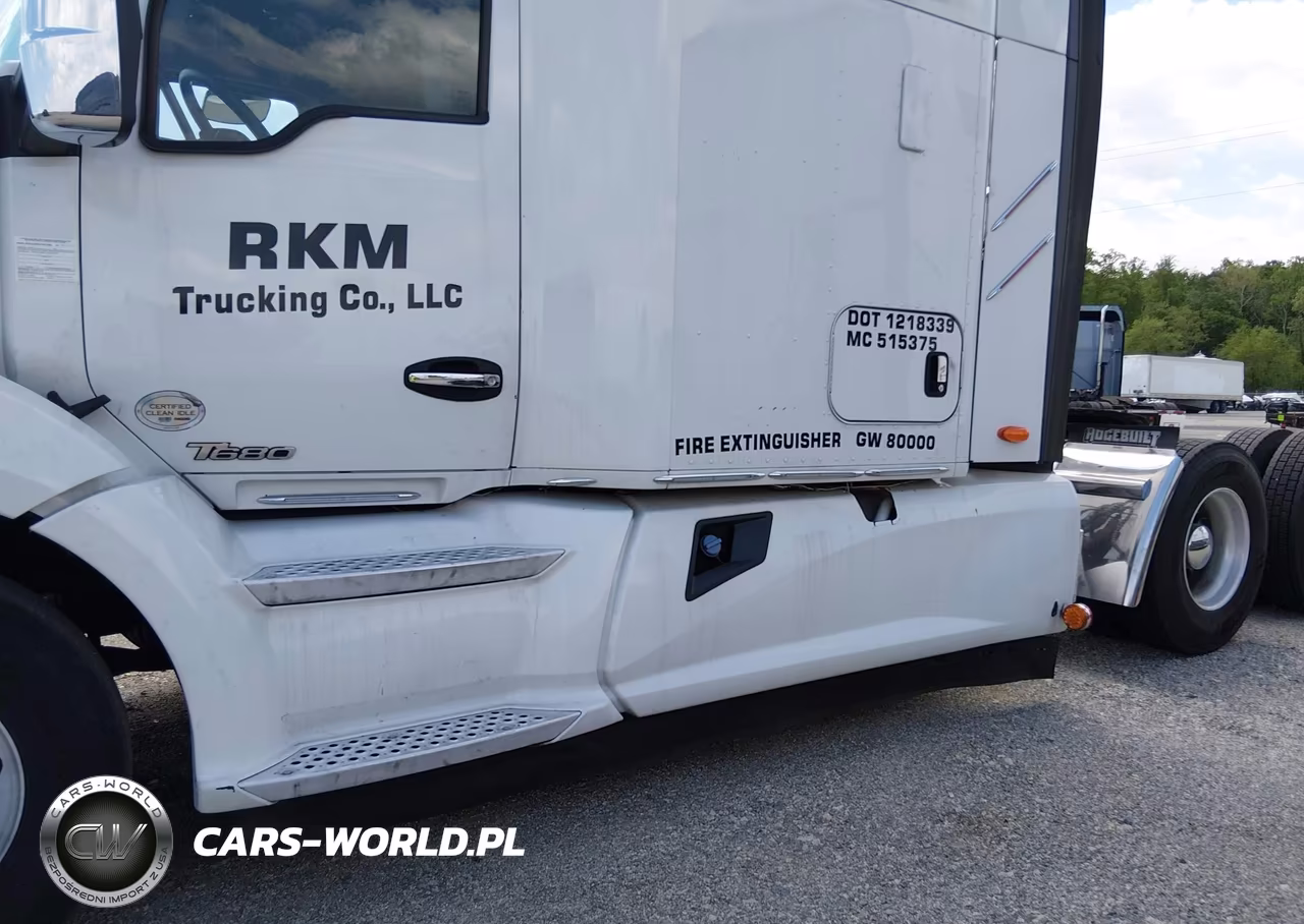 2020 Kenworth T680 VIN:1XKYDP9XXLJ308053 - 11