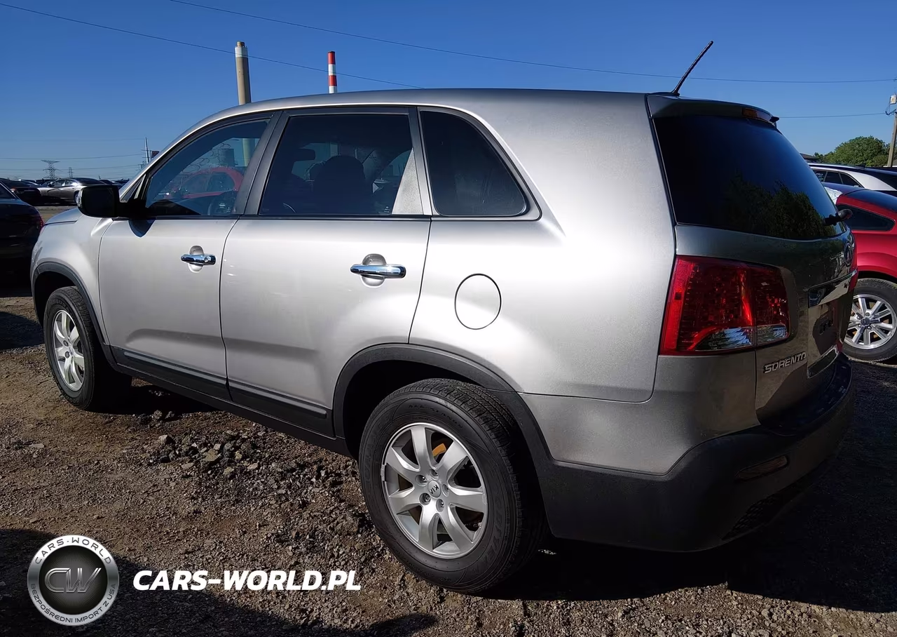 2013 Kia Sorento Lx VIN:5XYKT3A10DG345084 - 3