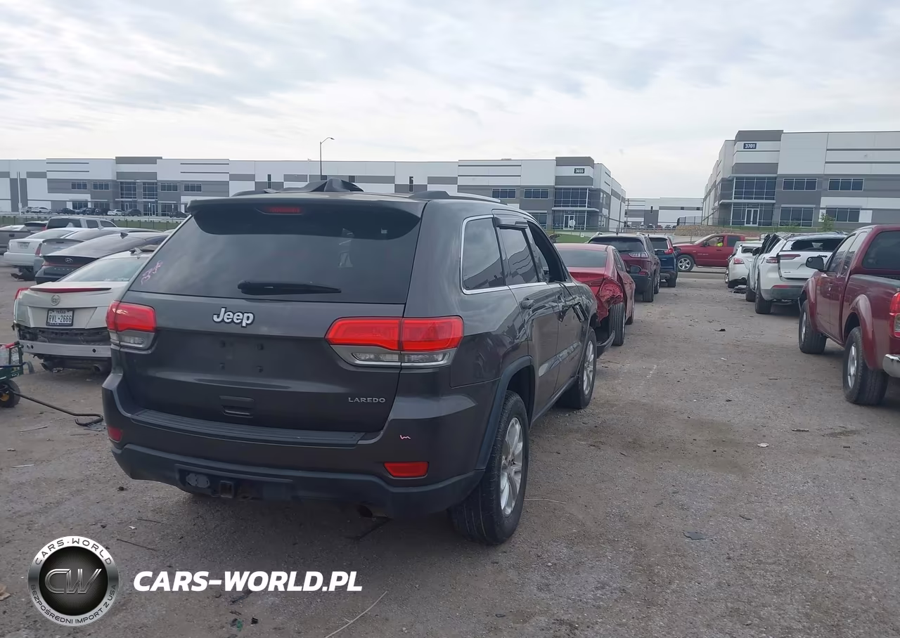 2015 Jeep Grand Cherokee Laredo VIN:1C4RJEAG7FC184809 - 4