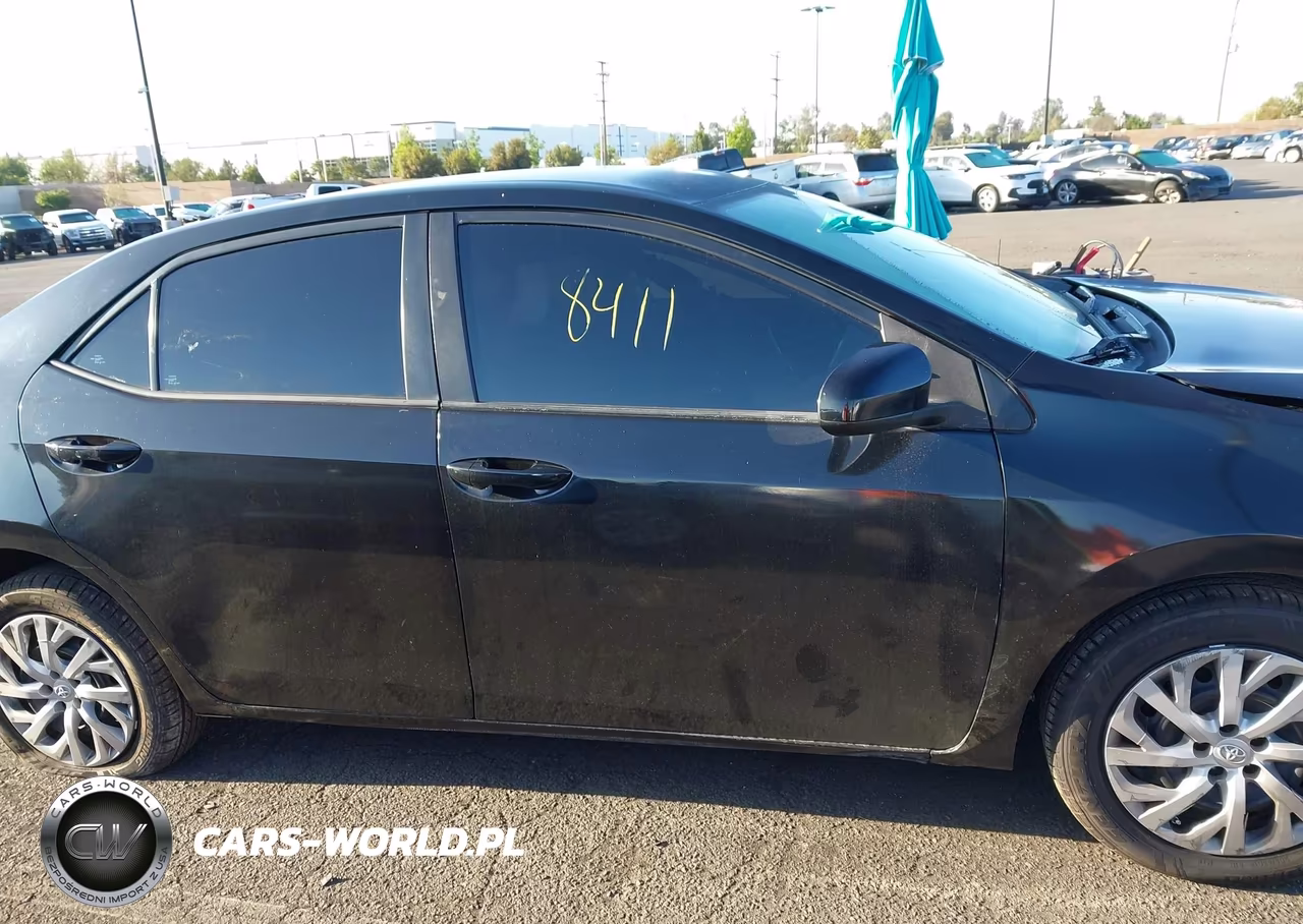 2018 Toyota Corolla Le VIN:5YFBURHE0JP764228 - 14