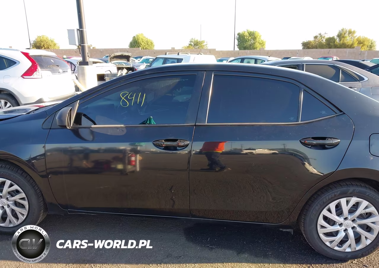 2018 Toyota Corolla Le VIN:5YFBURHE0JP764228 - 15