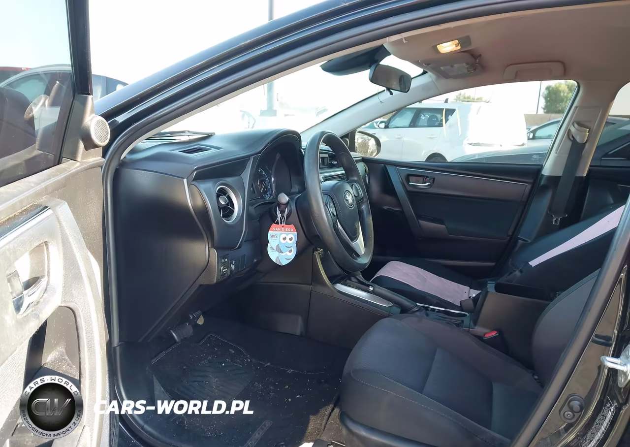 2018 Toyota Corolla Le VIN:5YFBURHE0JP764228 - 5