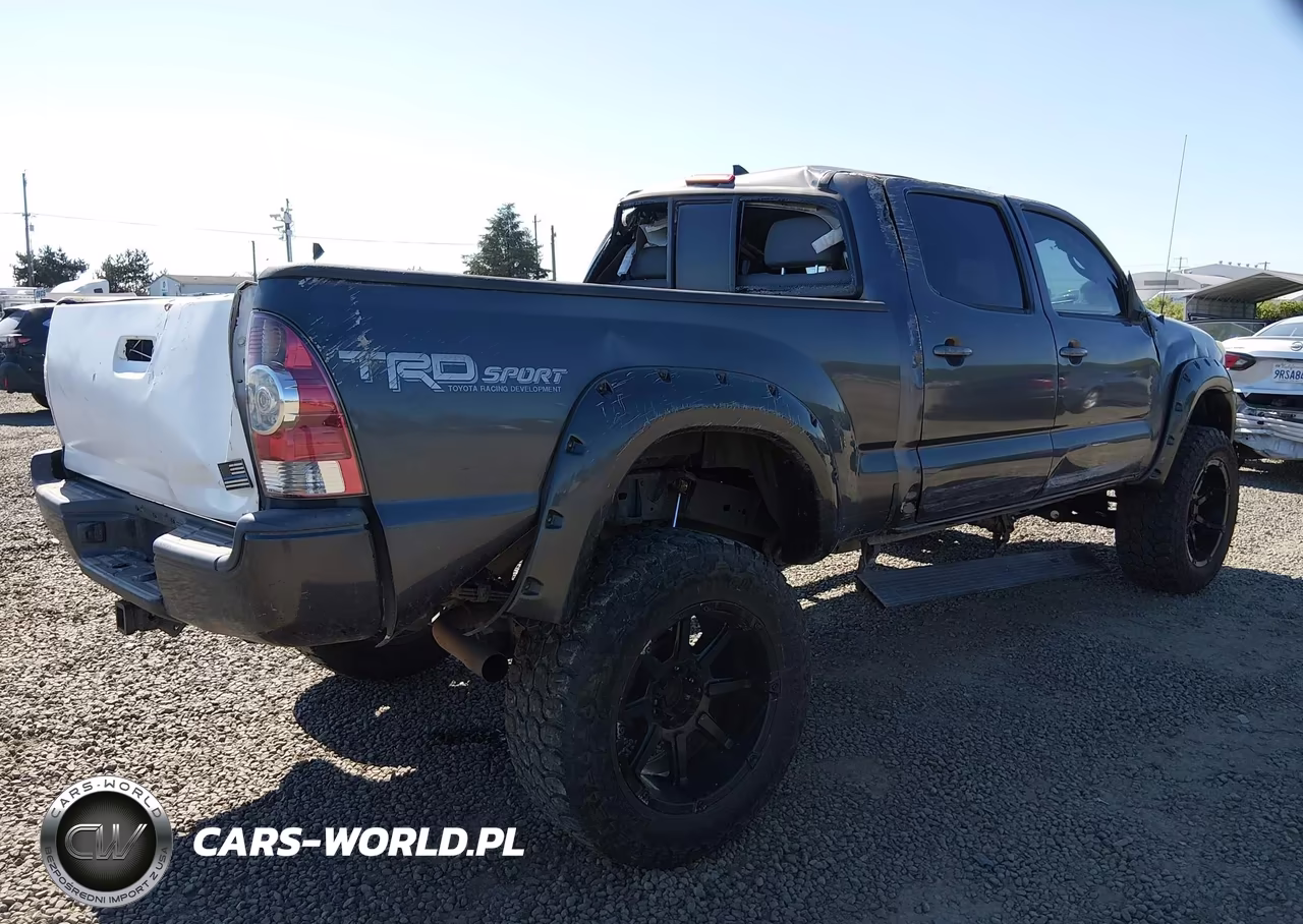 2015 Toyota Tacoma Base V6 VIN:3TMMU4FN3FM082439 - 4