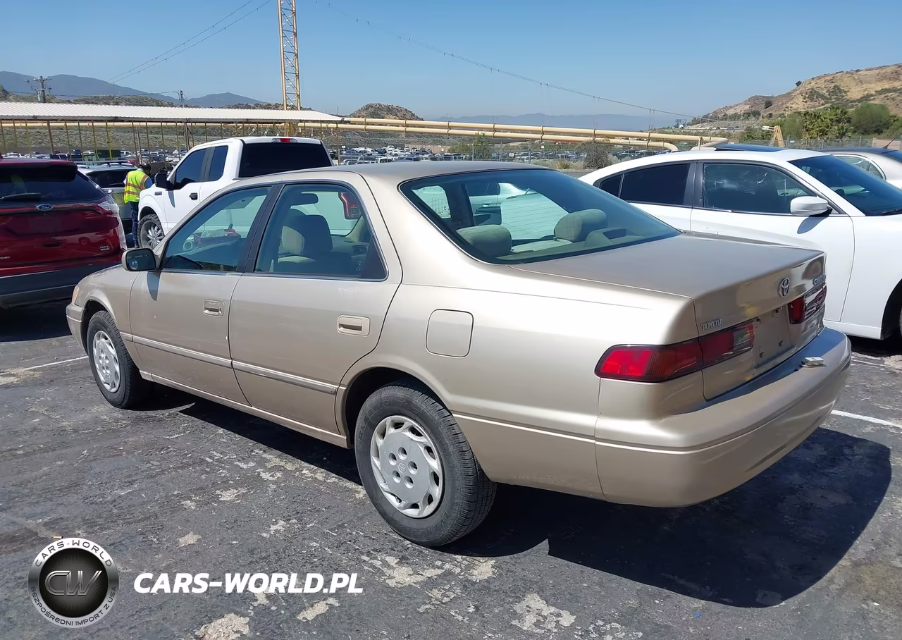1999 Toyota Camry Le VIN:JT2BG22K1X0368981 - 3