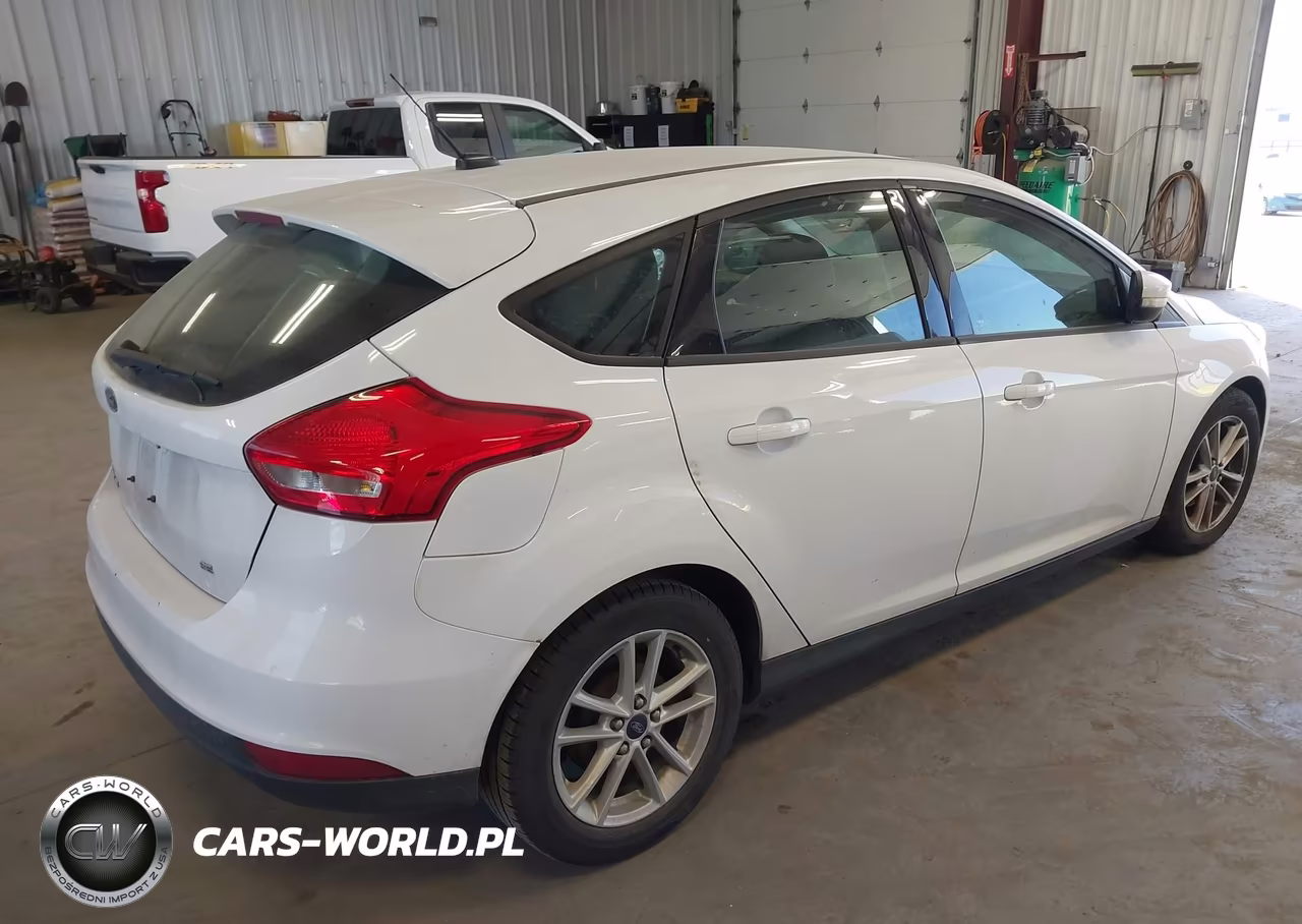 2015 Ford Focus Se VIN:1FADP3K25FL300840 - 4