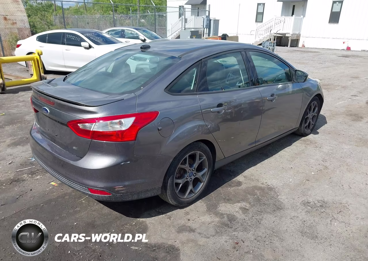 2014 Ford Focus Se VIN:1FADP3F27EL121059 - 4