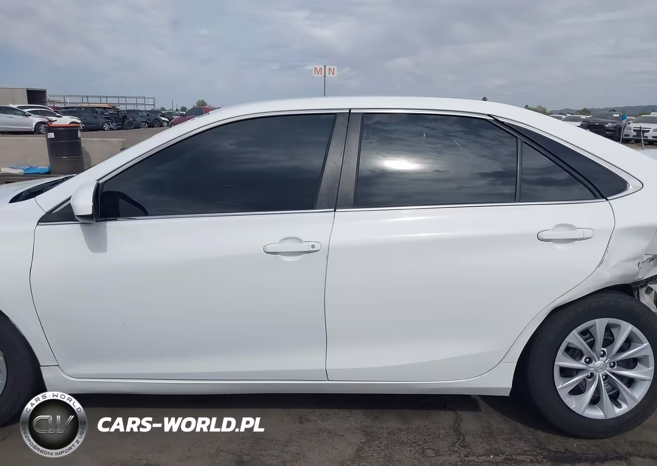 2016 Toyota Camry Le VIN:4T1BF1FK2GU526957 - 14