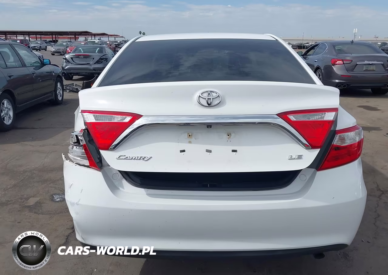 2016 Toyota Camry Le VIN:4T1BF1FK2GU526957 - 16