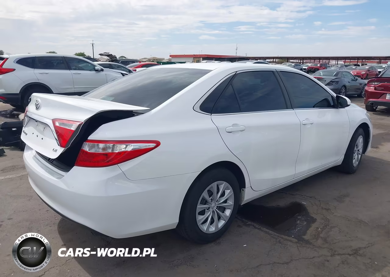 2016 Toyota Camry Le VIN:4T1BF1FK2GU526957 - 4