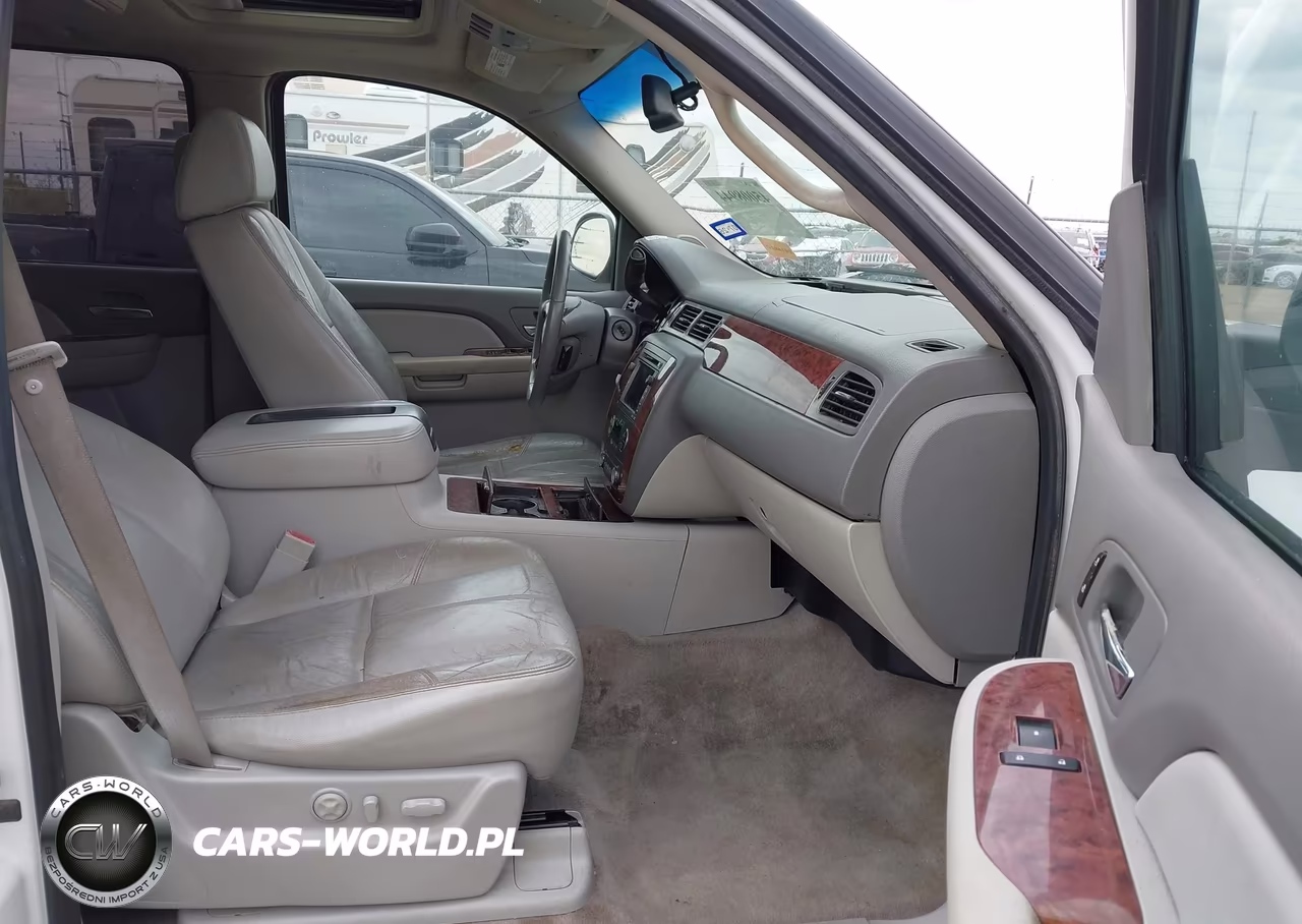2008 Chevrolet Tahoe Ltz VIN:1GNFC13J18R164853 - 5