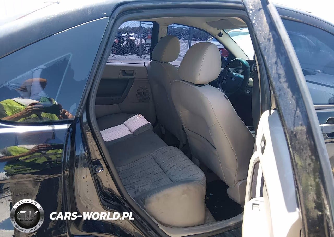 2008 Ford Focus Se-Ses VIN:1FAHP35NX8W199772 - 8