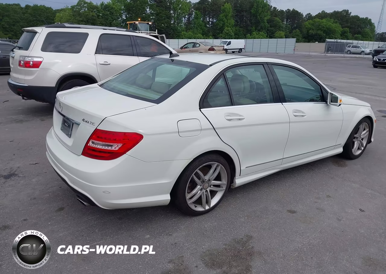 2012 Mercedes-Benz C 300 Sport 4Matic VIN:WDDGF8BB2CA647255 - 4