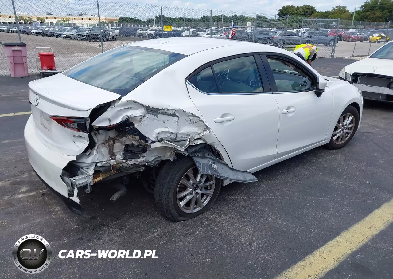 2015 Mazda Mazda3 I Touring VIN:3MZBM1V77FM225186 - 4
