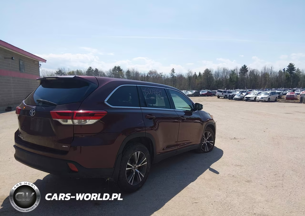 2019 Toyota Highlander Le VIN:5TDBZRFH6KS937032 - 4