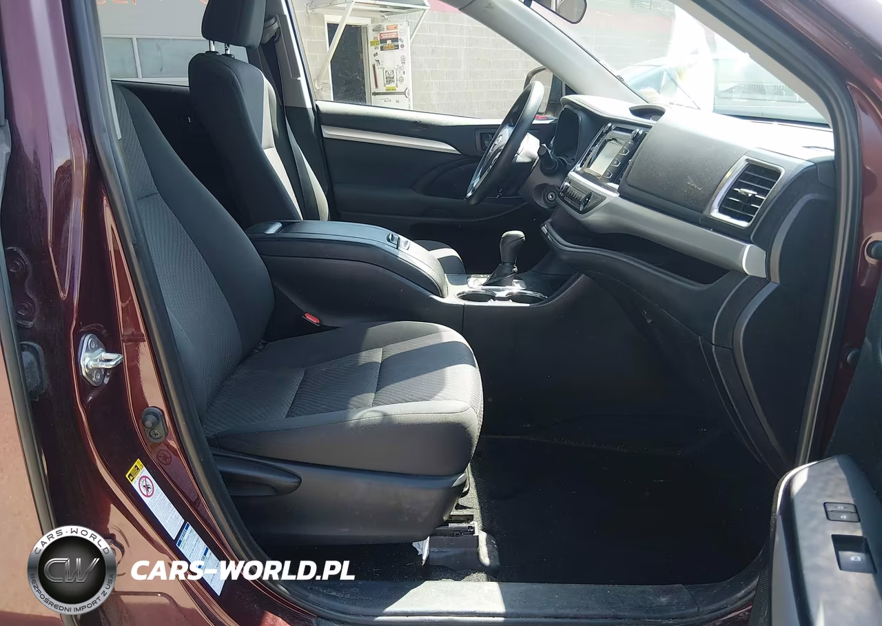 2019 Toyota Highlander Le VIN:5TDBZRFH6KS937032 - 5