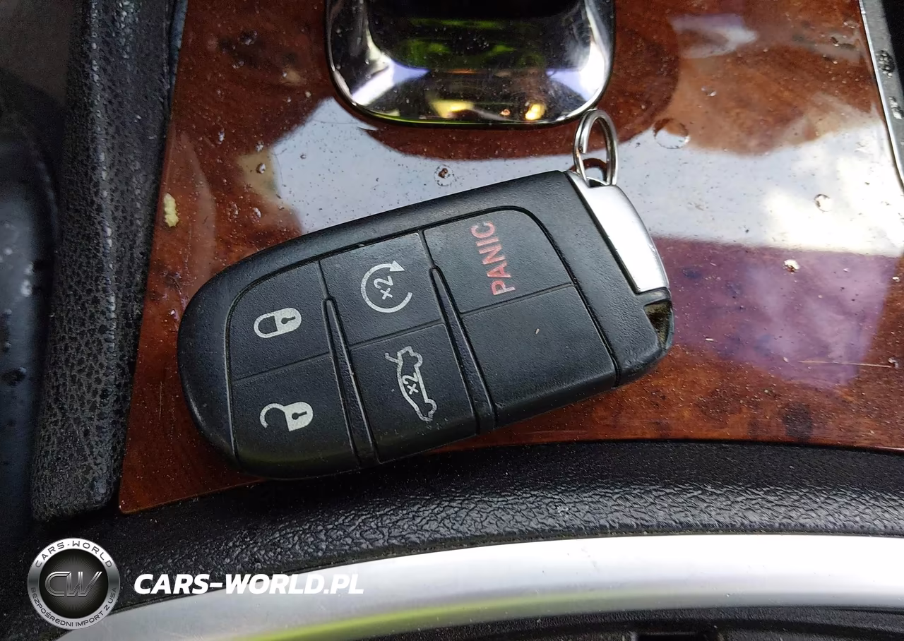2014 Chrysler 300 VIN:2C3CCAAG1EH166752 - 11