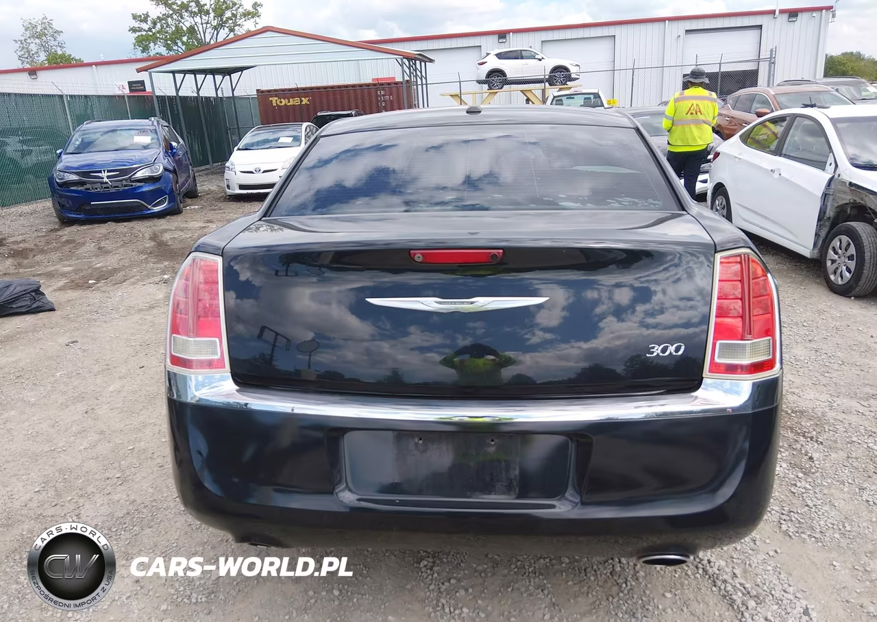 2014 Chrysler 300 VIN:2C3CCAAG1EH166752 - 17