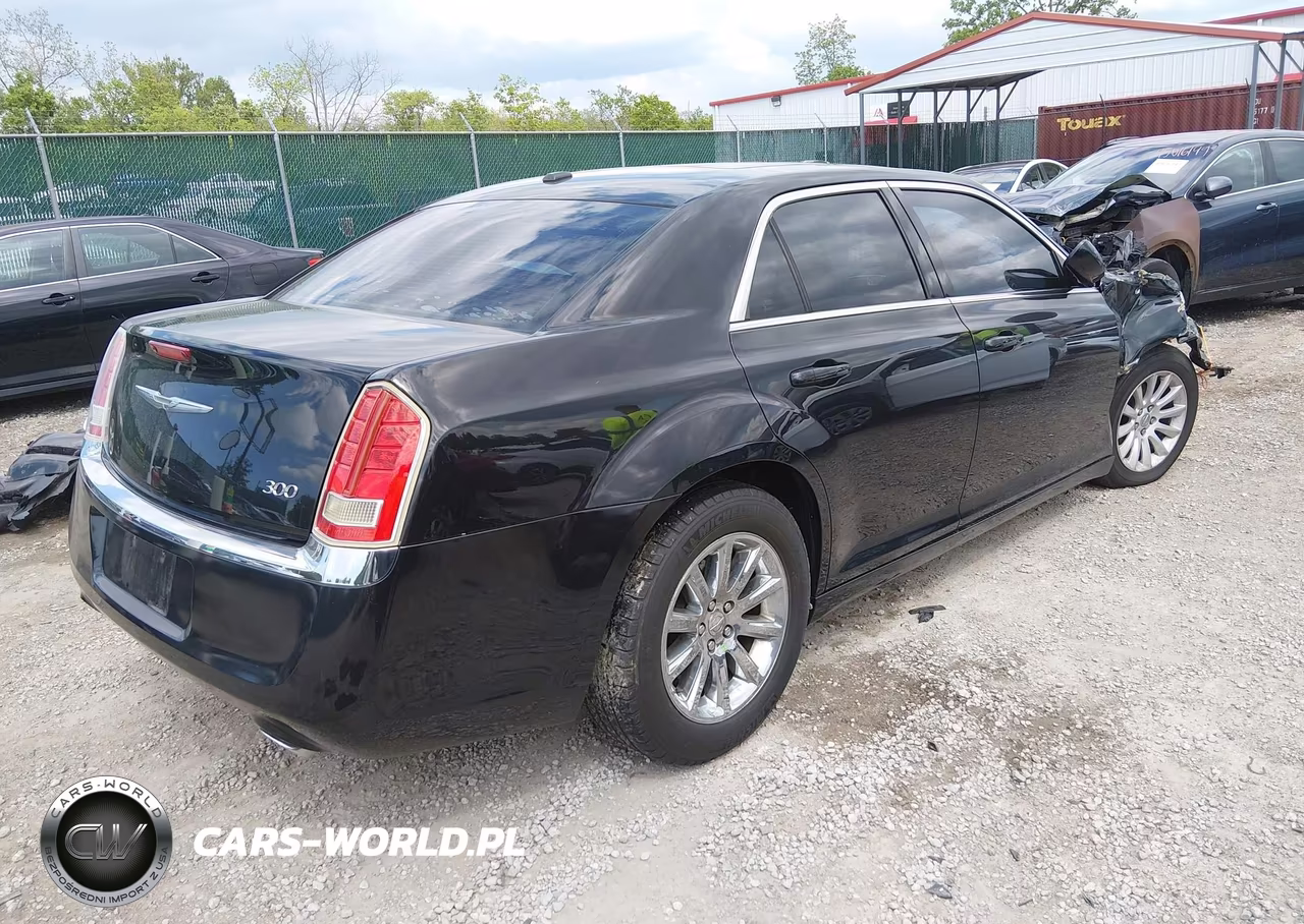 2014 Chrysler 300 VIN:2C3CCAAG1EH166752 - 4