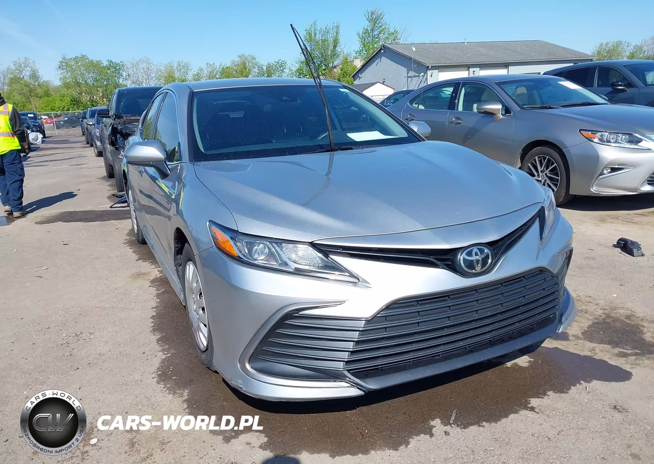 2021 Toyota Camry Le – zdjęcie 1 z 16