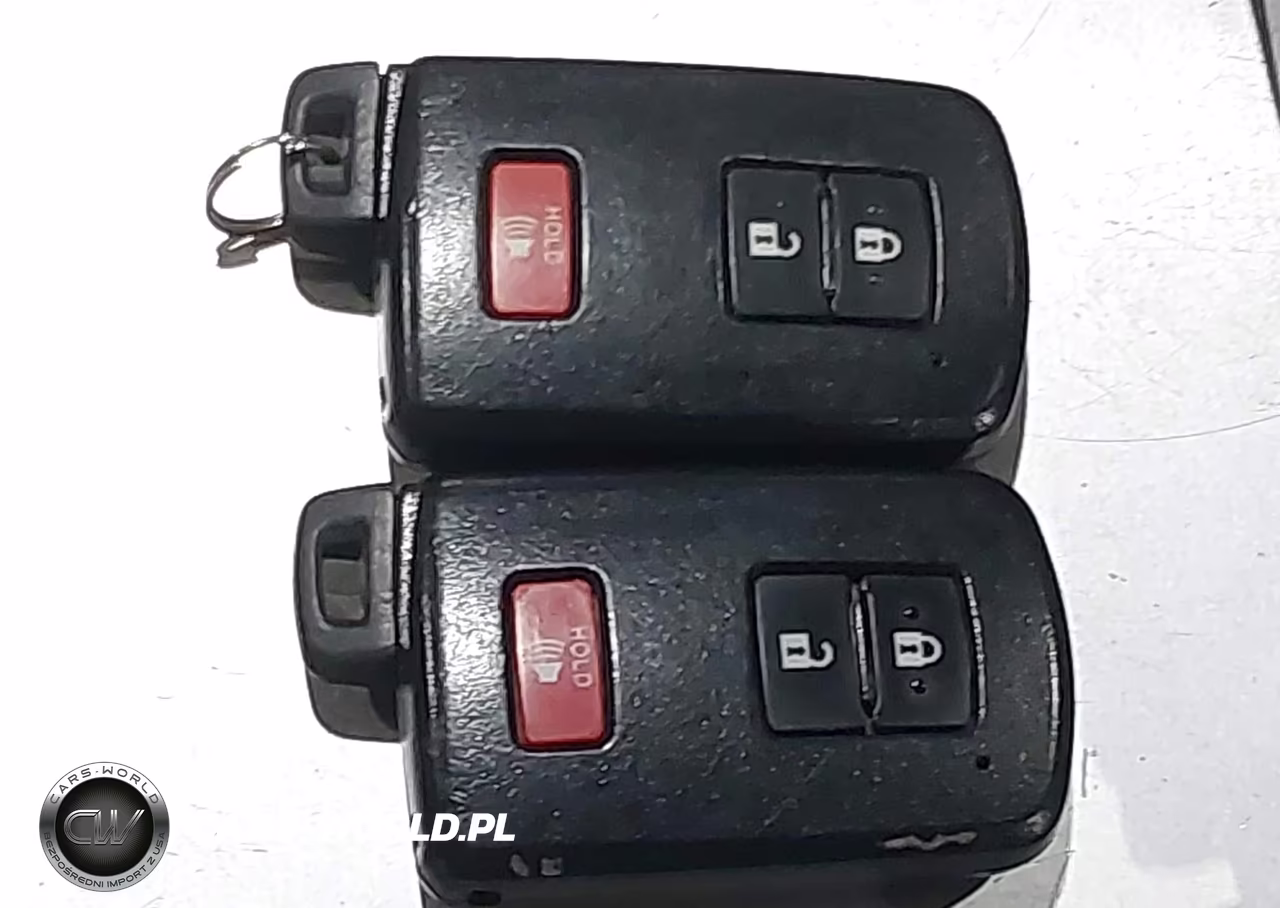 2013 Toyota Prius C Three VIN:JTDKDTB34D1033847 - 11