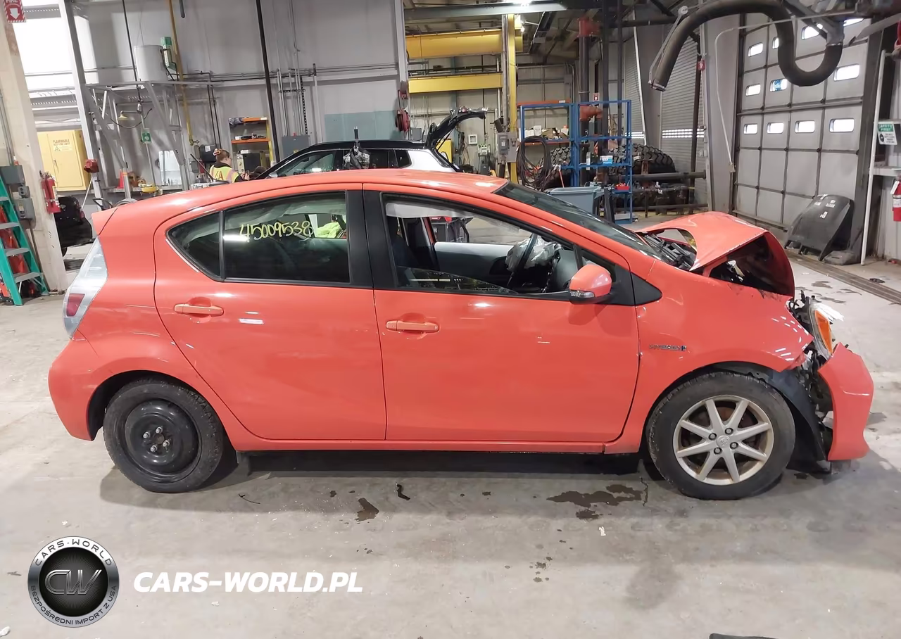2013 Toyota Prius C Three VIN:JTDKDTB34D1033847 - 14