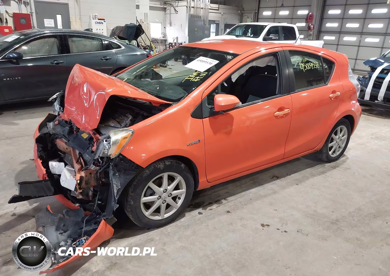 2013 Toyota Prius C Three VIN:JTDKDTB34D1033847 - 2