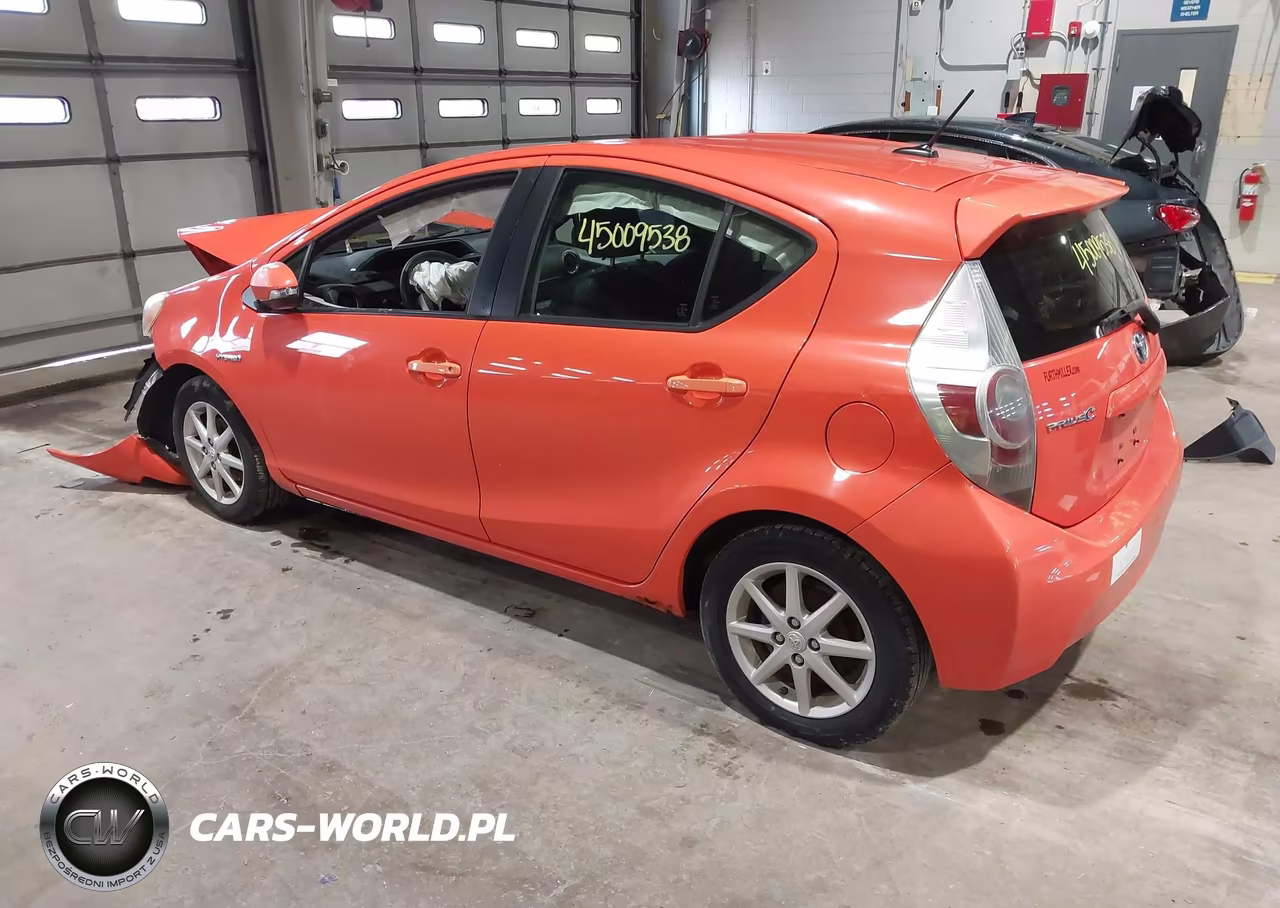 2013 Toyota Prius C Three VIN:JTDKDTB34D1033847 - 3