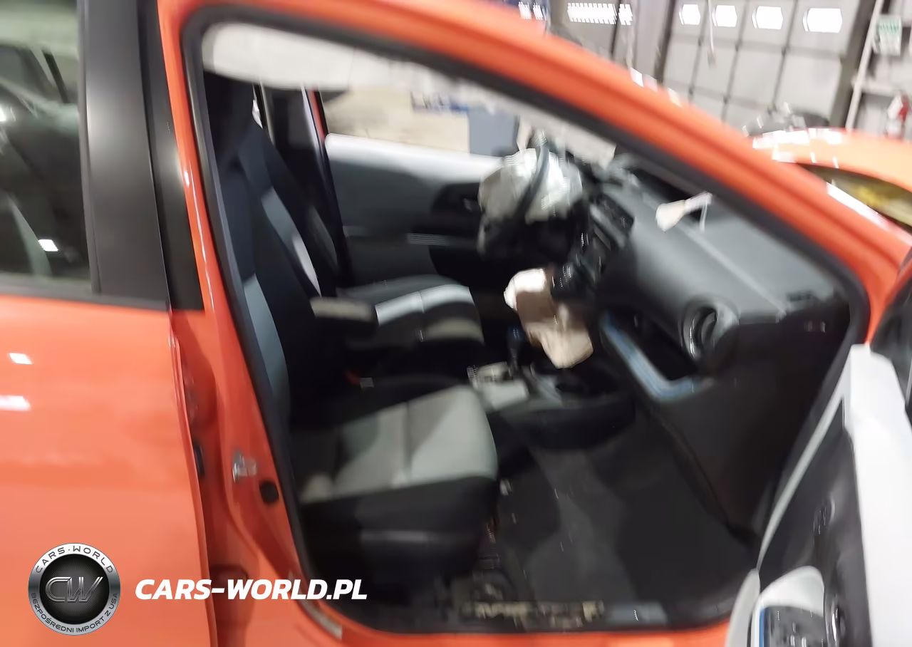 2013 Toyota Prius C Three VIN:JTDKDTB34D1033847 - 5