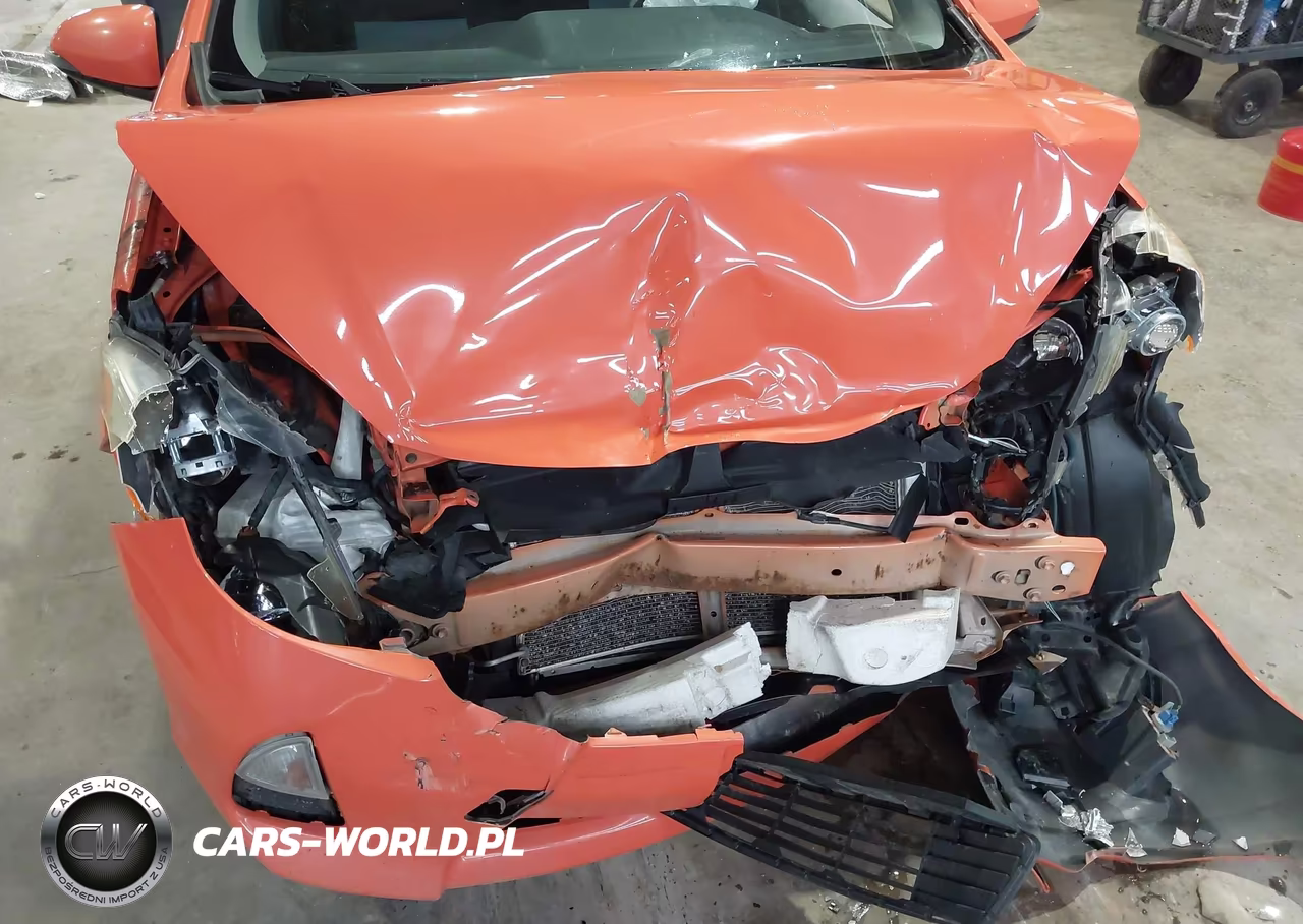 2013 Toyota Prius C Three VIN:JTDKDTB34D1033847 - 6