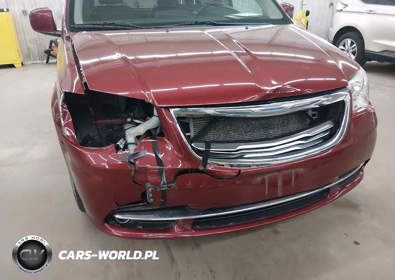 2015 Chrysler Town & Country Touring VIN:2C4RC1BG2FR560549 - 6